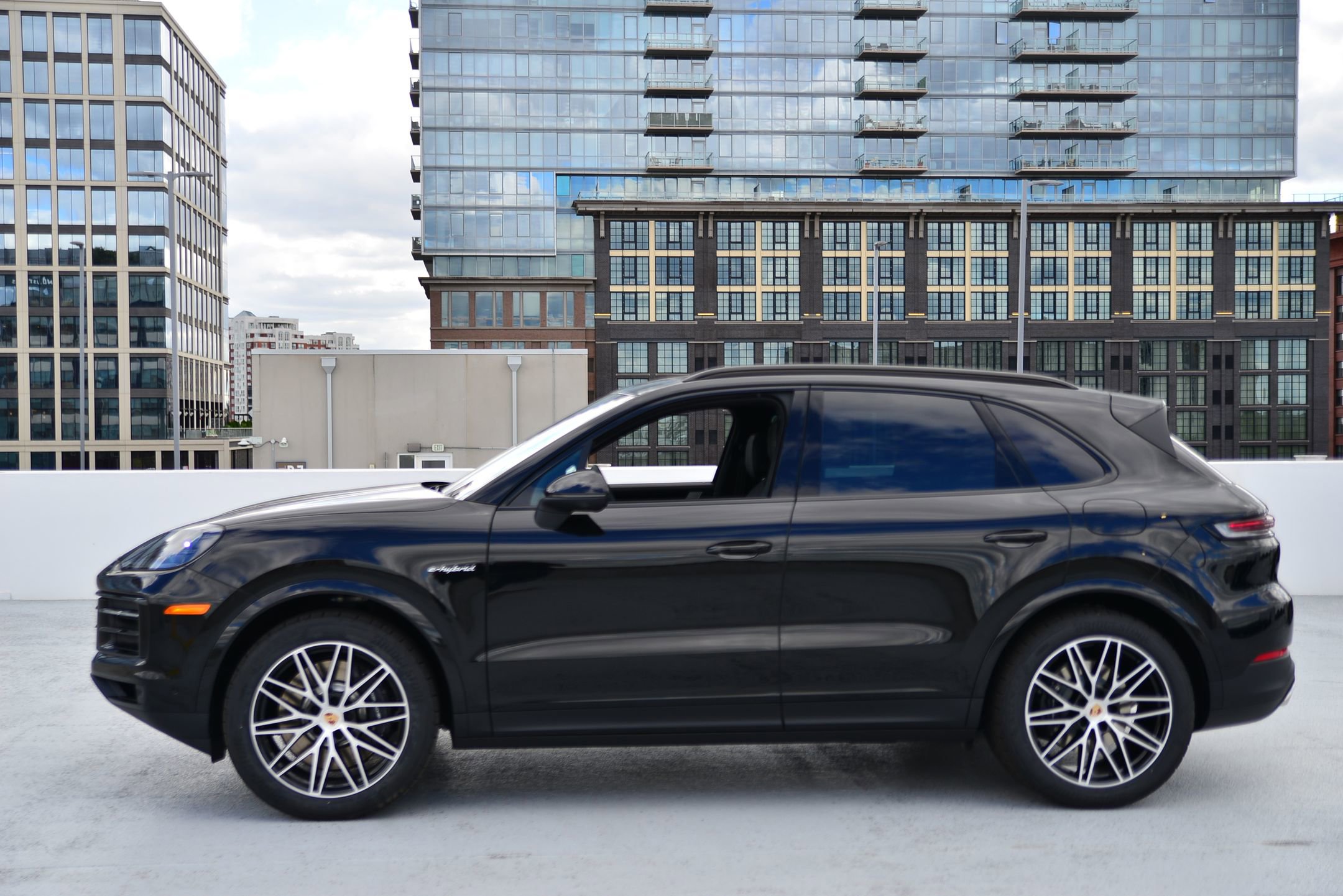Certified 2026 Porsche Cayenne E-Hybrid image 2