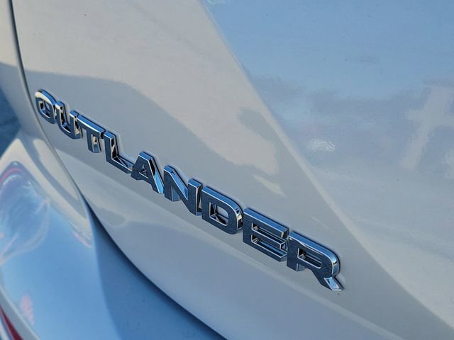 New 2026 Mitsubishi Outlander SE image 10