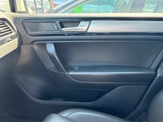 Used 2012 Volkswagen Touareg VR6 AWD/4WD image 19