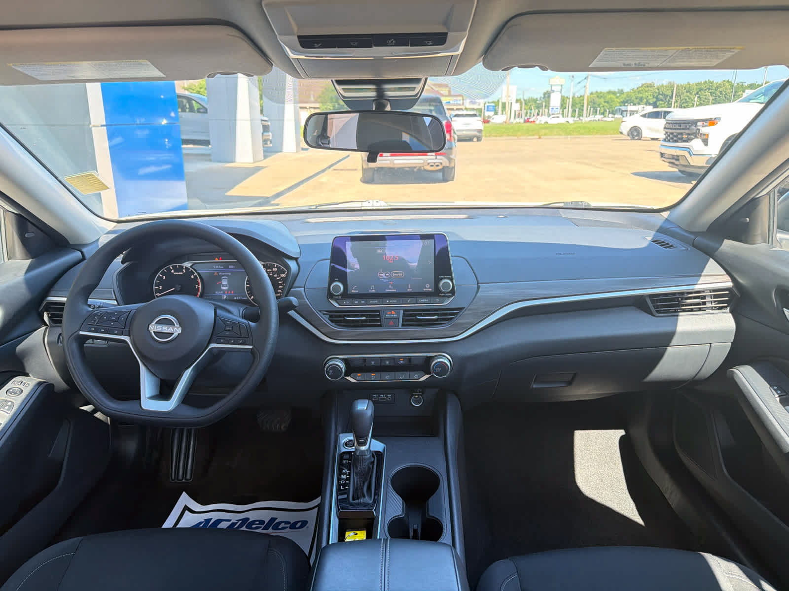 Used 2025 Nissan Altima 2.5 SV FWD image 26