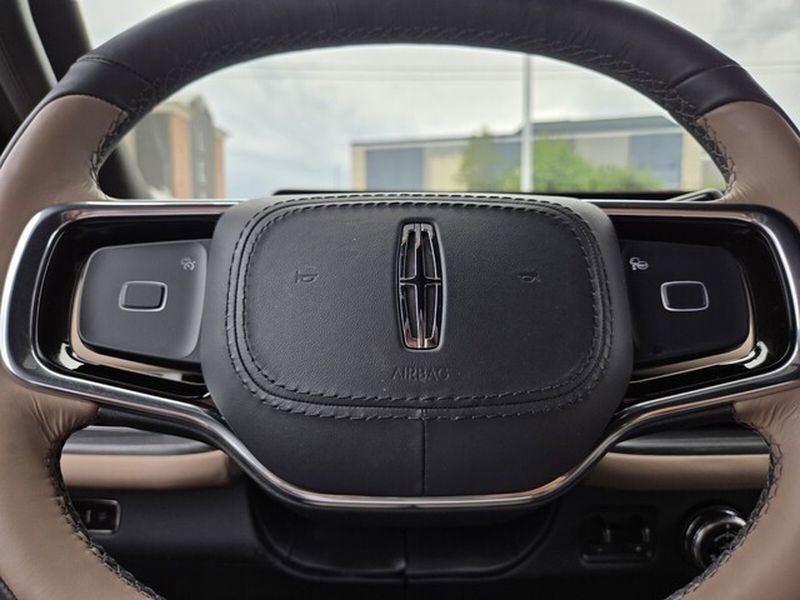 Used 2025 Lincoln Navigator L Black Label AWD/4WD image 35