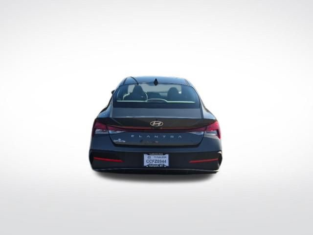 Used 2025 Hyundai Elantra SE FWD image 6