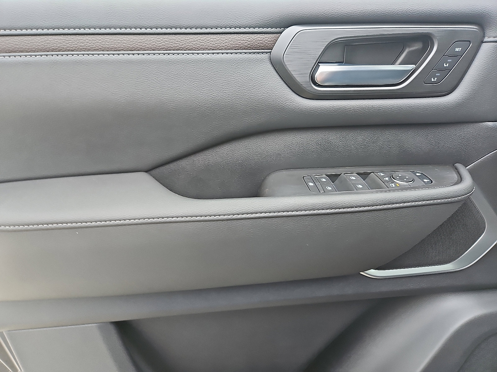 New 2026 Nissan Armada Platinum image 10