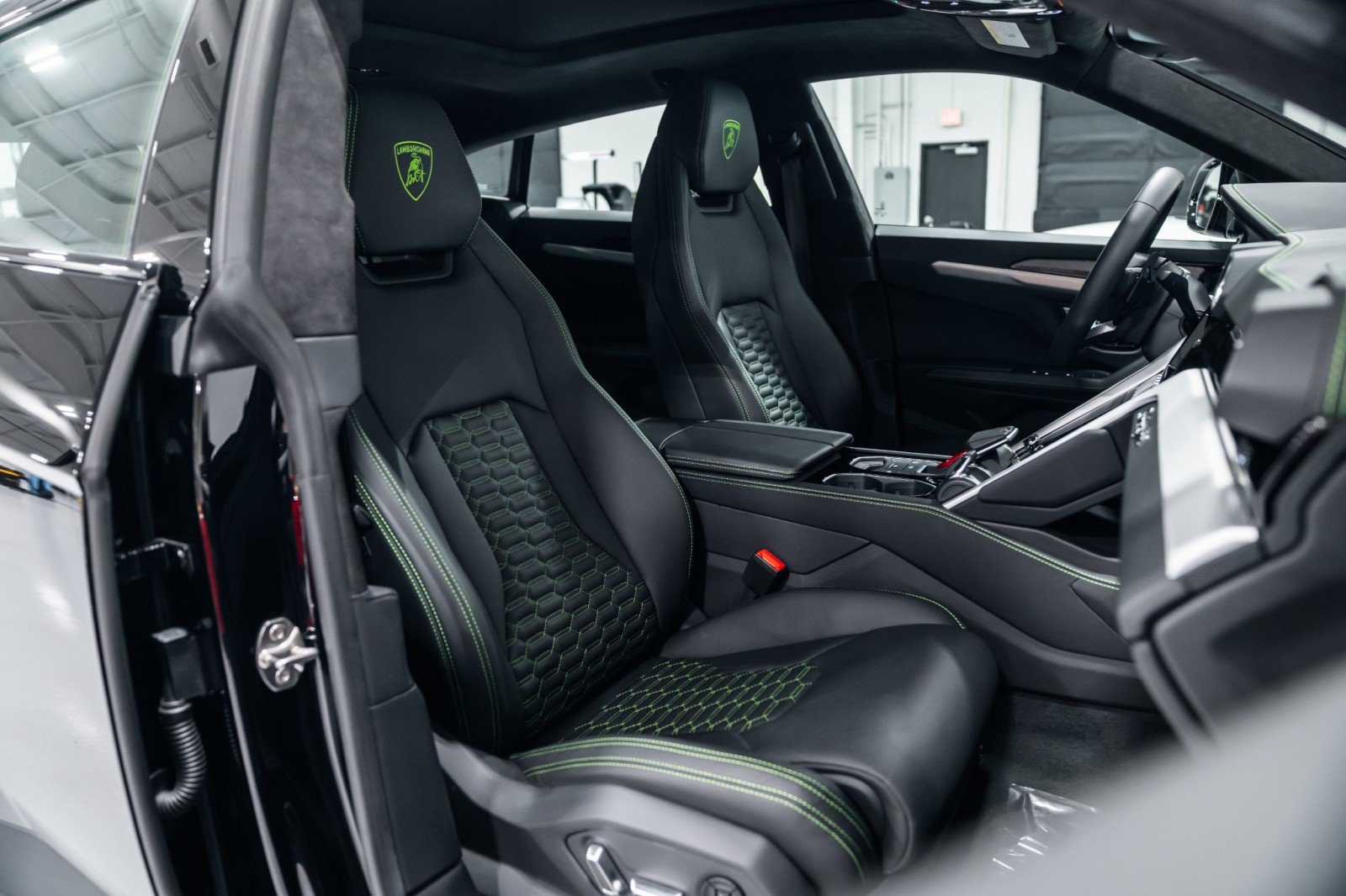 Used 2023 Lamborghini Urus S AWD/4WD image 14