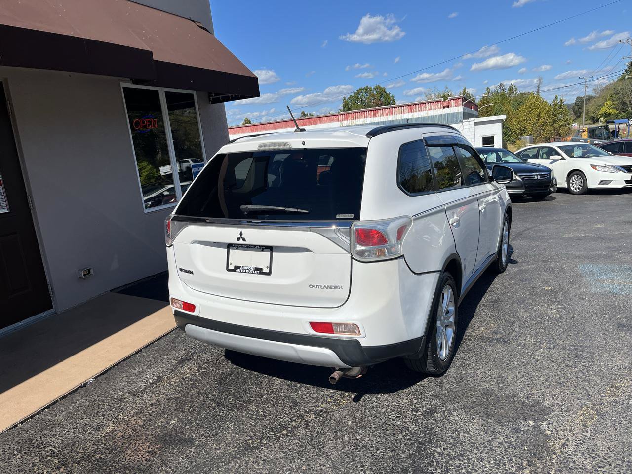 Used 2015 Mitsubishi Outlander SE AWD/4WD image 7