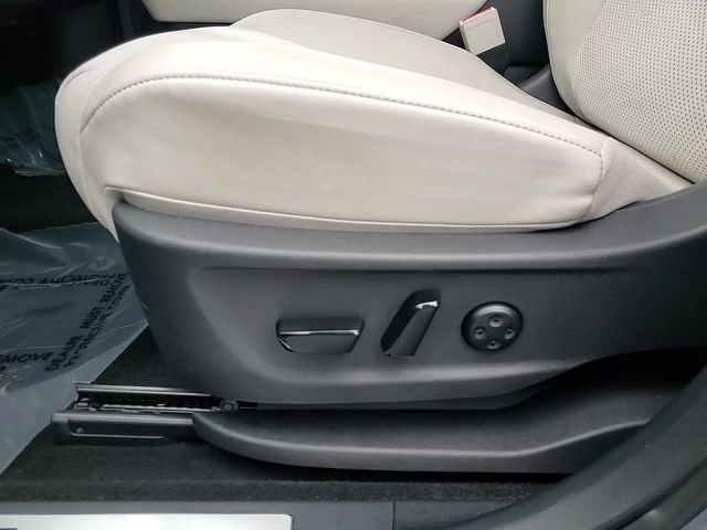 Used 2023 Nissan Ariya AWD image 15