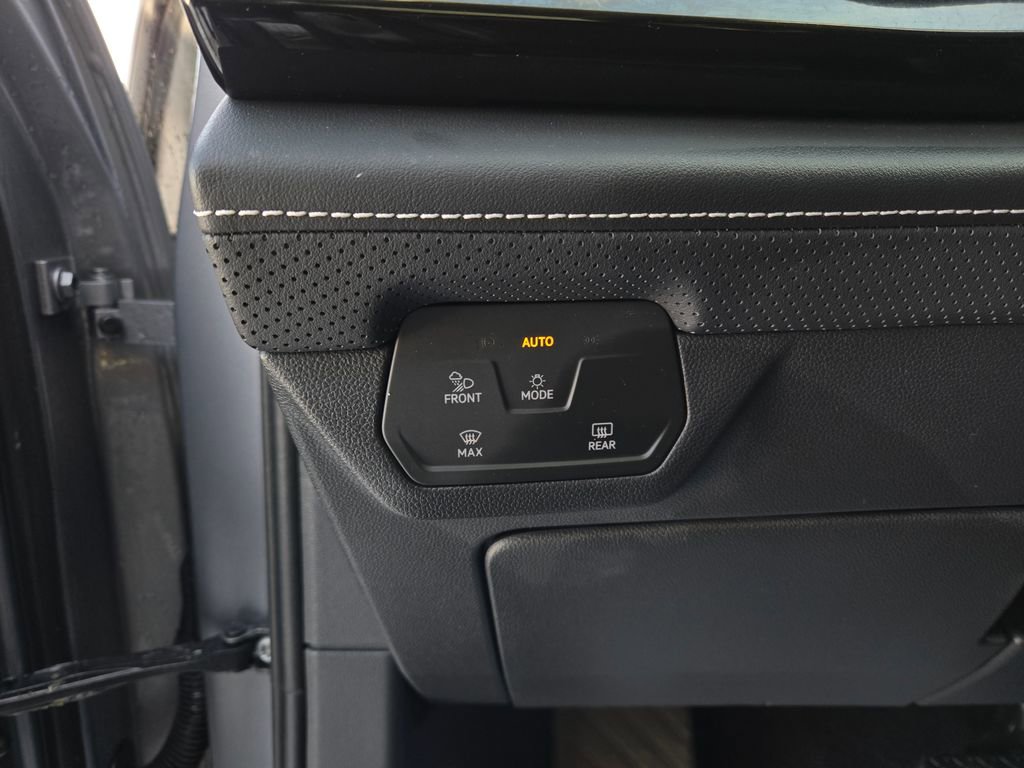 Used 2025 Volkswagen Atlas SE image 13