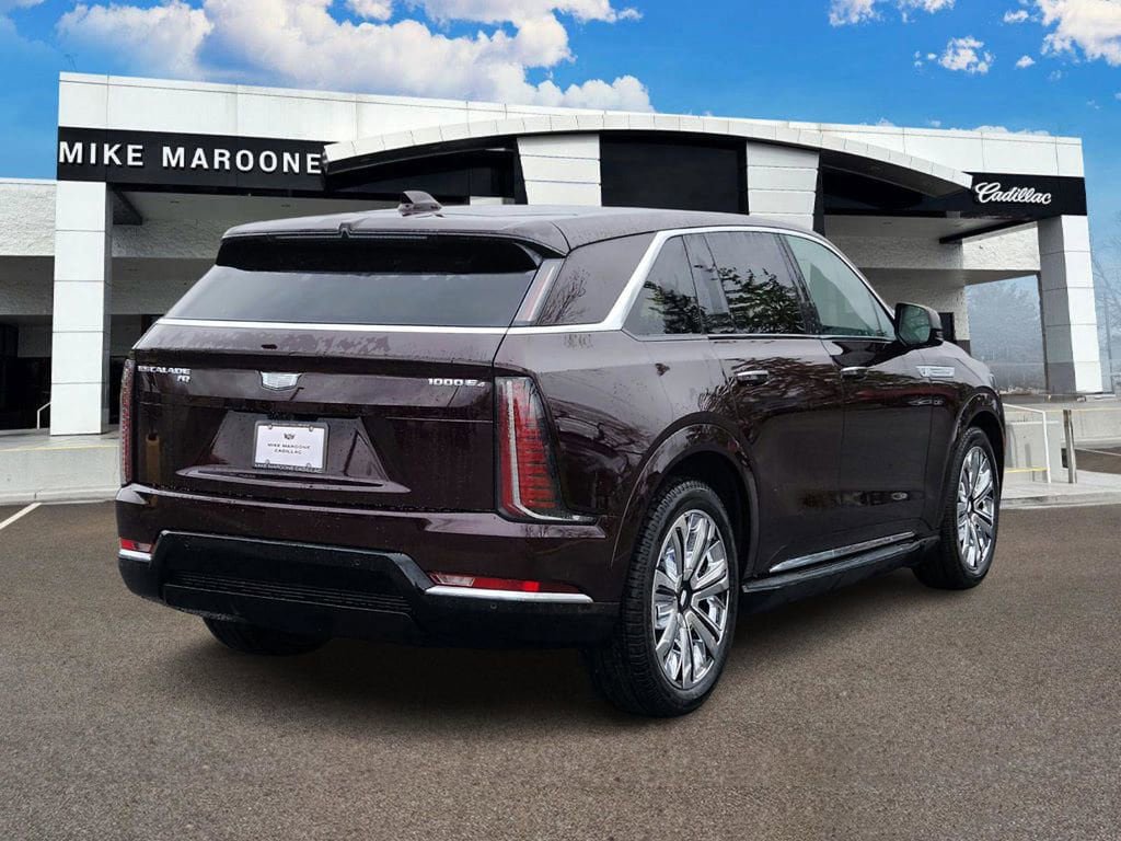 New 2025 Cadillac Escalade IQ Luxury 2 w/ LPO, Radiant Package AWD/4WD video 3