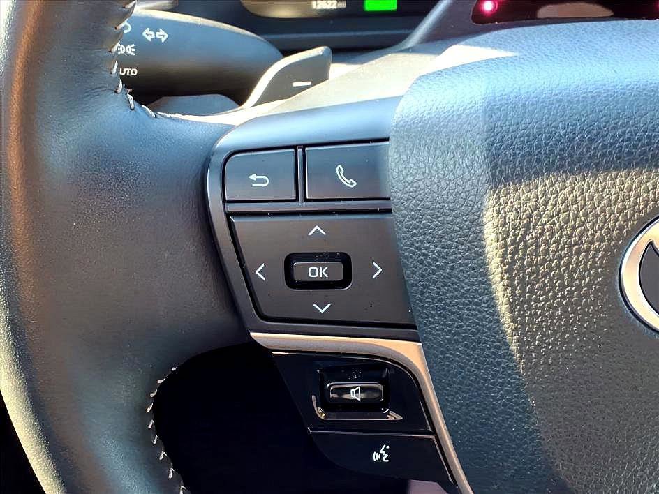 Used 2025 Toyota Crown Signia w/ Advanced Technology Package image 26