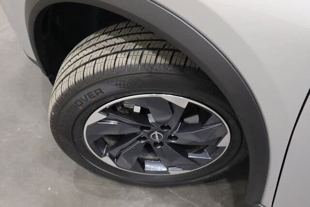 Used 2024 Nissan Rogue SV FWD image 46