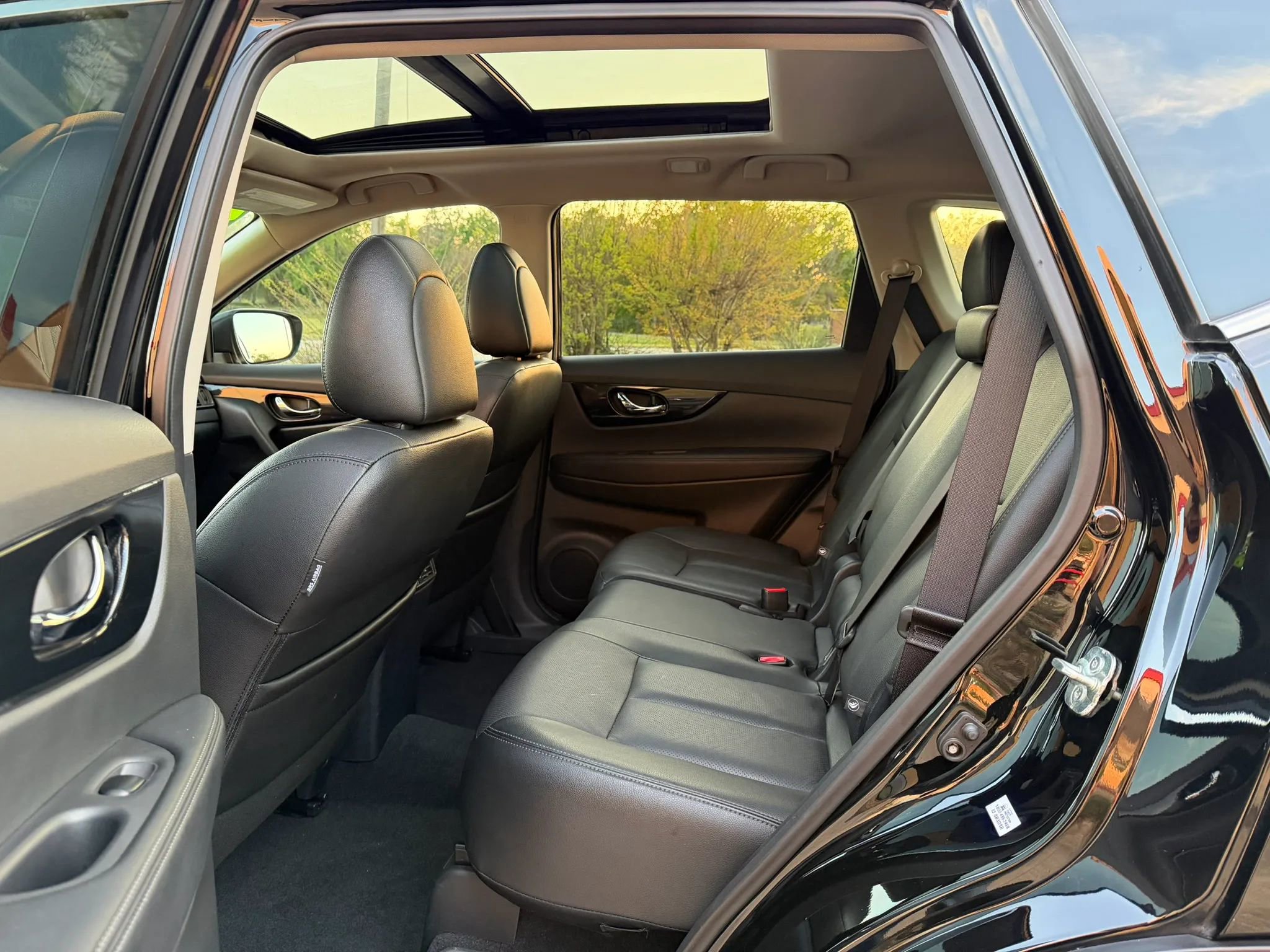 Used 2018 Nissan Rogue SL w/ Premium Package FWD image 11