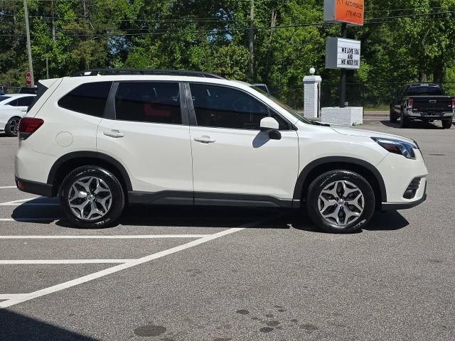 Used 2023 Subaru Forester Premium AWD/4WD image 6