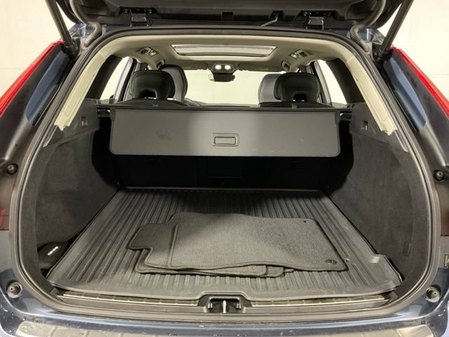 Certified 2023 Volvo XC60 B5 Plus w/ Climate Package image 32