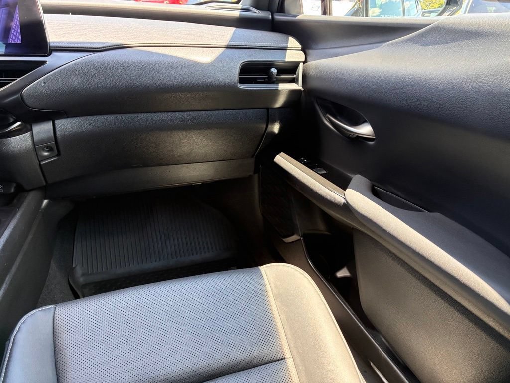 Used 2023 Lexus UX 250h AWD w/ Accessory Package (Z2) image 40