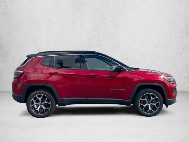 Used 2025 Jeep Compass Limited AWD/4WD image 4