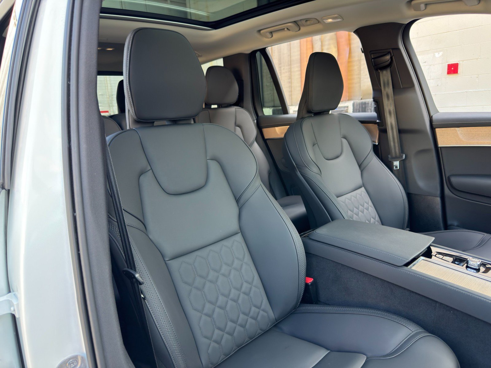 Used 2025 Volvo XC90 T8 Plus w/ Protection Package Premier AWD/4WD image 40