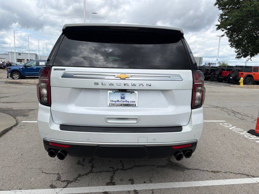 Used 2023 Chevrolet Suburban High Country w/ Premium Package 2 AWD/4WD image 4
