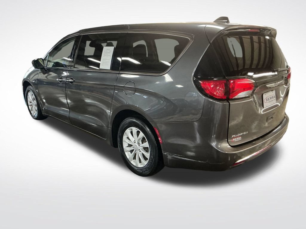 Used 2018 Chrysler Pacifica Touring Plus FWD image 3