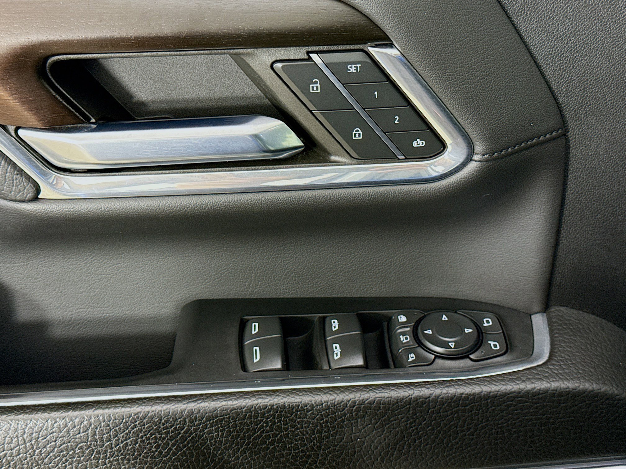 Used 2024 GMC Sierra 2500 Denali w/ Denali Reserve Package image 18
