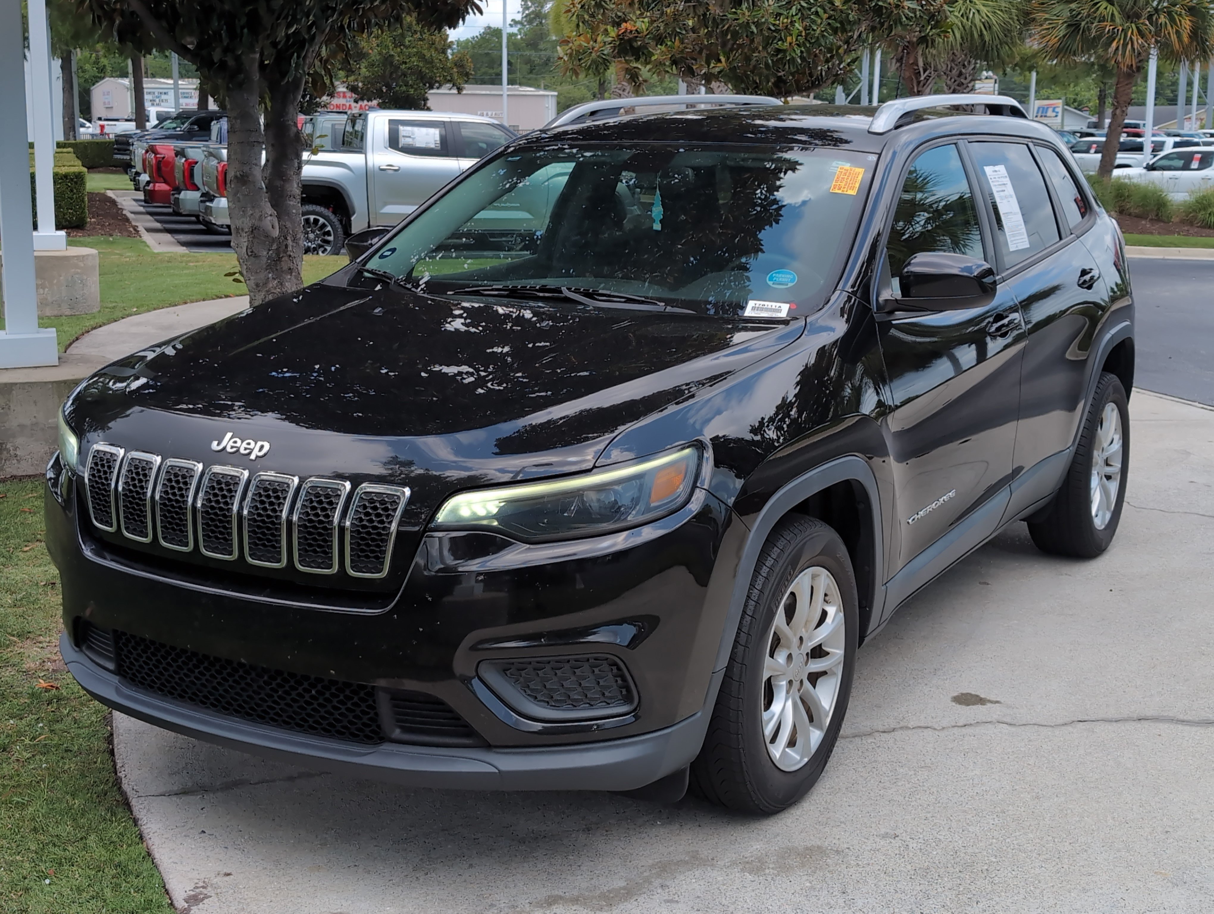 Used 2020 Jeep Cherokee Latitude FWD image 5