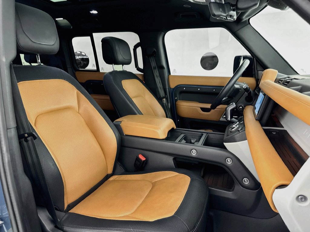 Certified 2024 Land Rover Defender 110 X-Dynamic SE AWD/4WD image 29