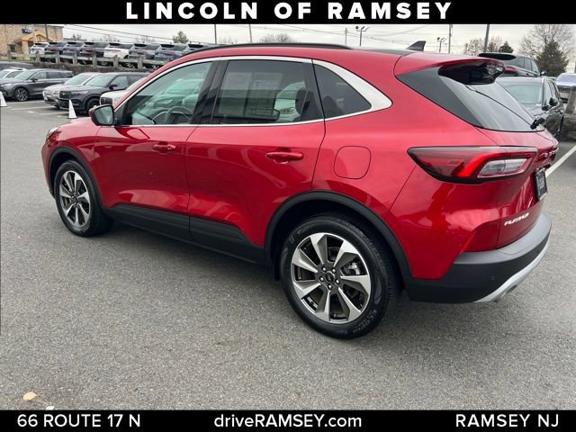 Used 2023 Ford Escape Platinum image 3