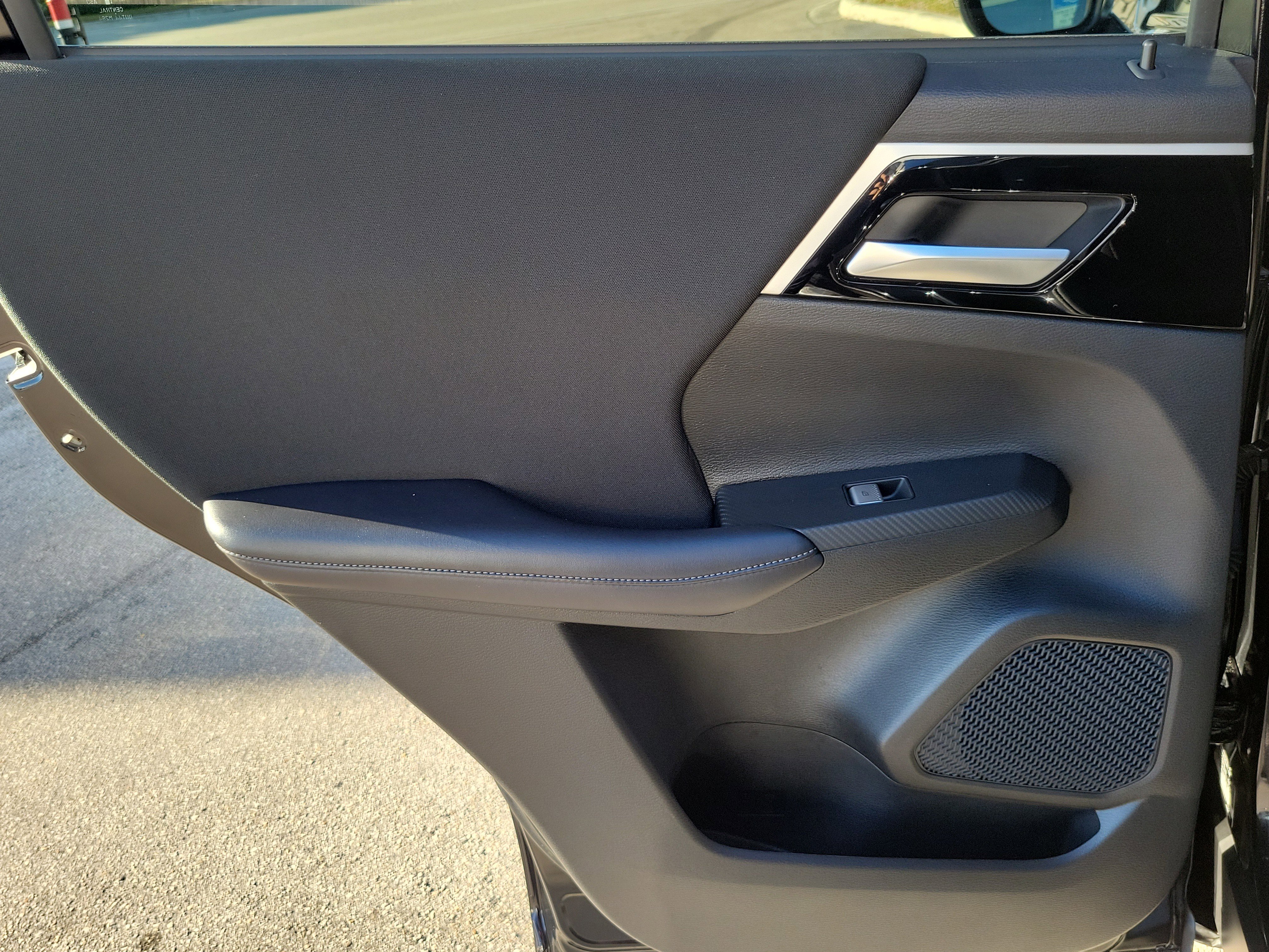 Used 2024 Mitsubishi Outlander ES image 24