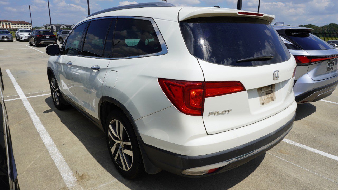 Used 2017 Honda Pilot Touring image 4