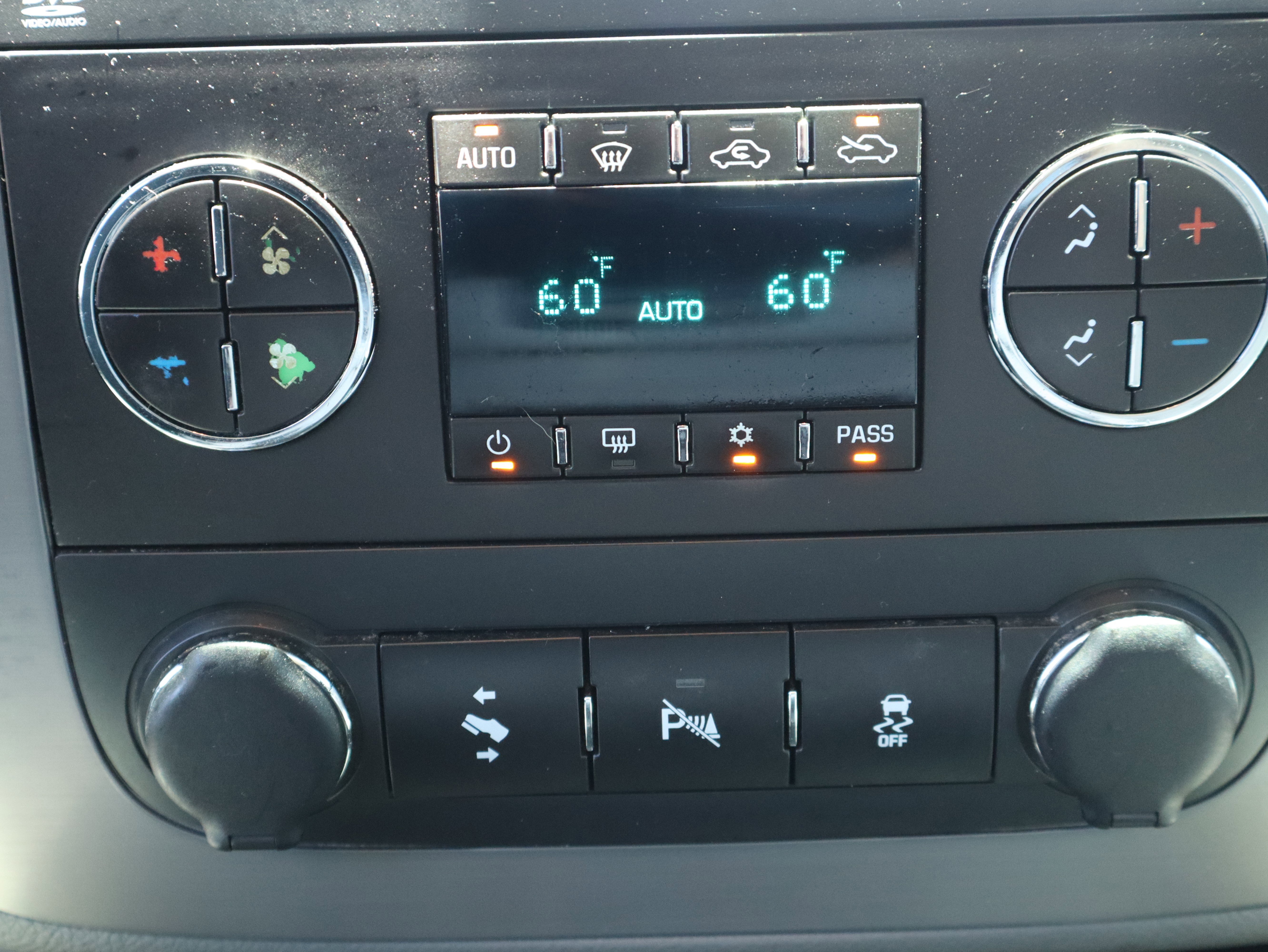 Used 2013 Chevrolet Avalanche LT AWD/4WD image 32
