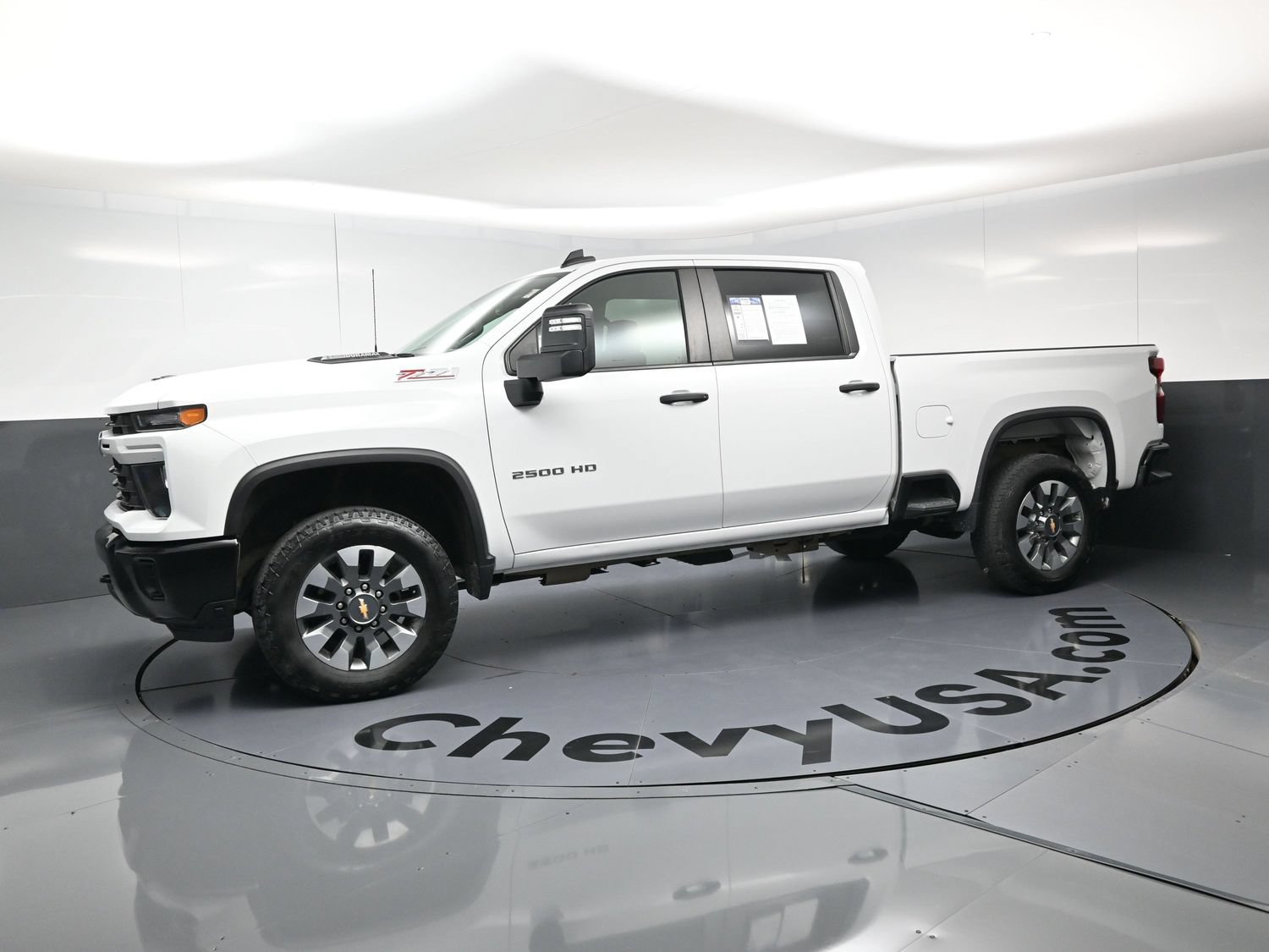 Used 2024 Chevrolet Silverado 2500 Custom w/ Custom Value Package AWD/4WD image 6