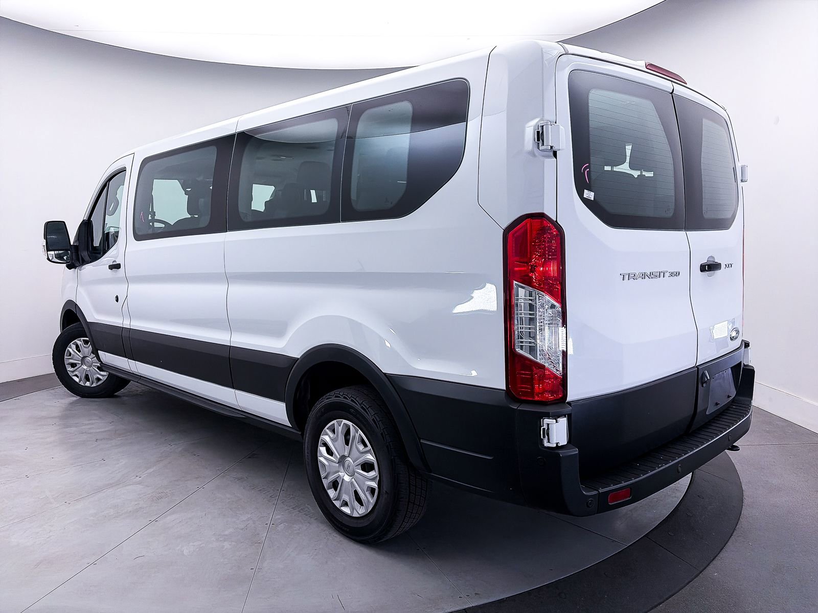 Used 2023 Ford Transit 350 XLT RWD image 2