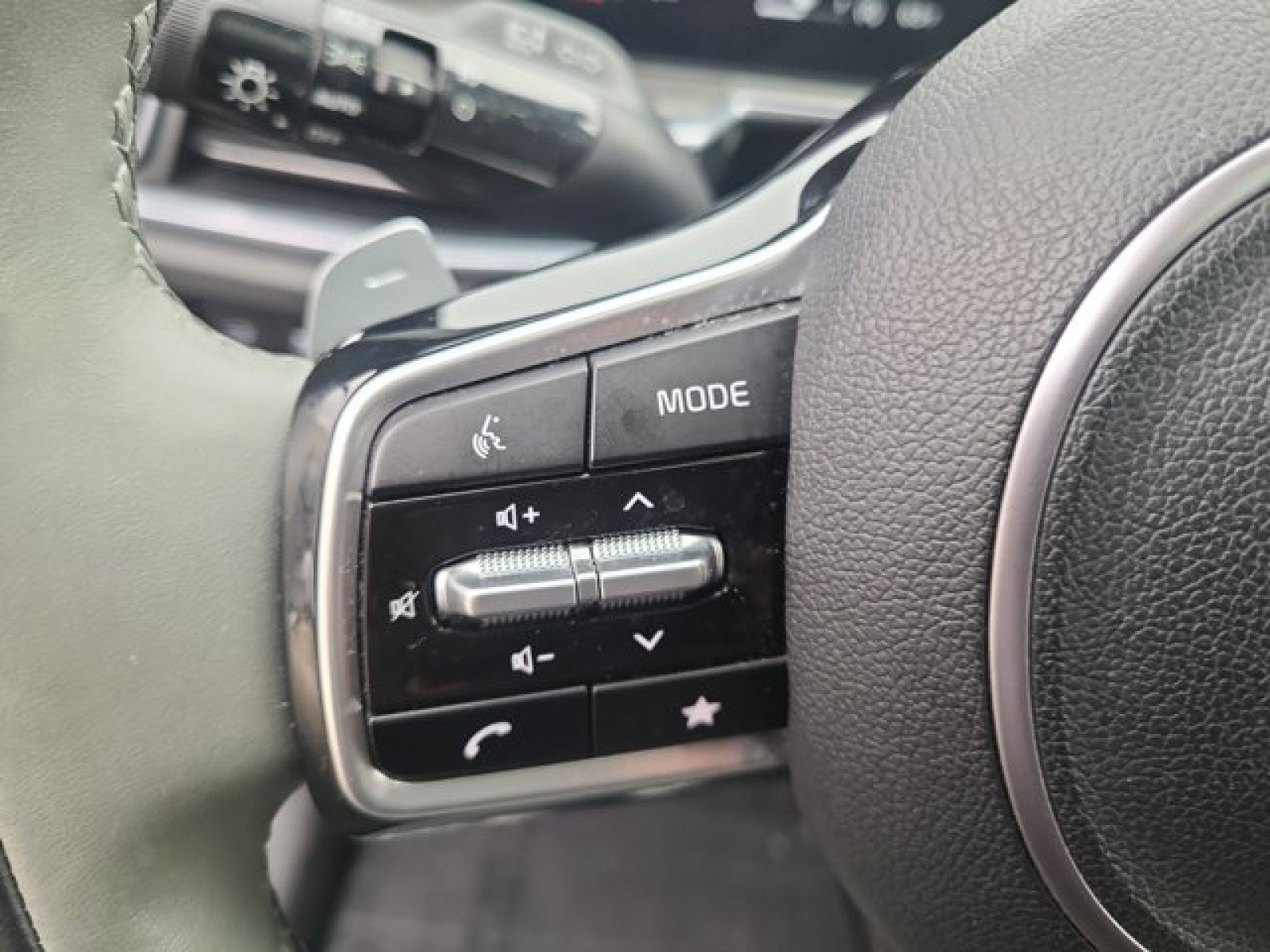 Used 2024 Kia Sorento SX Prestige w/ Sage Leather Package AWD/4WD image 29