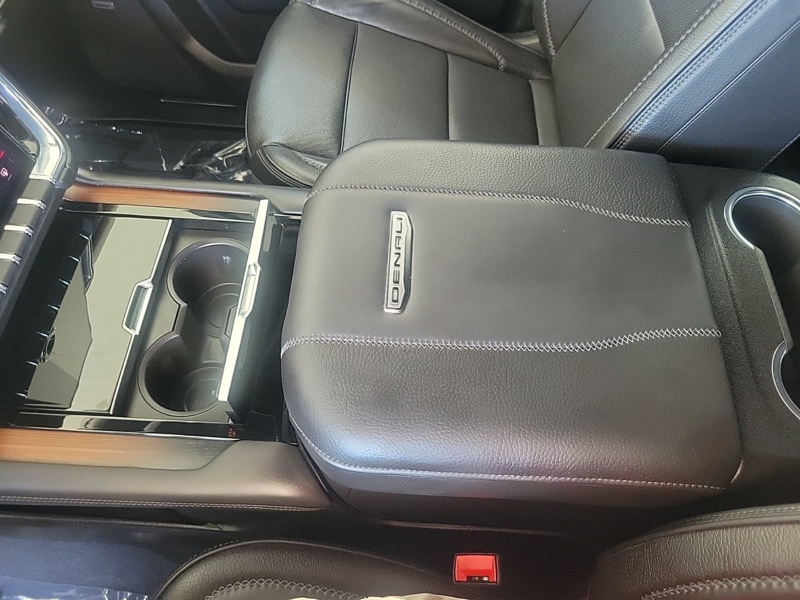 Used 2025 GMC Yukon Denali AWD/4WD image 23