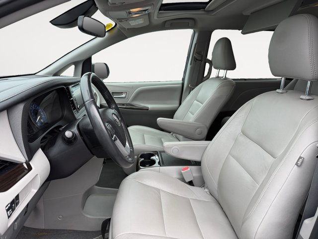 Used 2020 Toyota Sienna XLE Premium AWD/4WD image 12