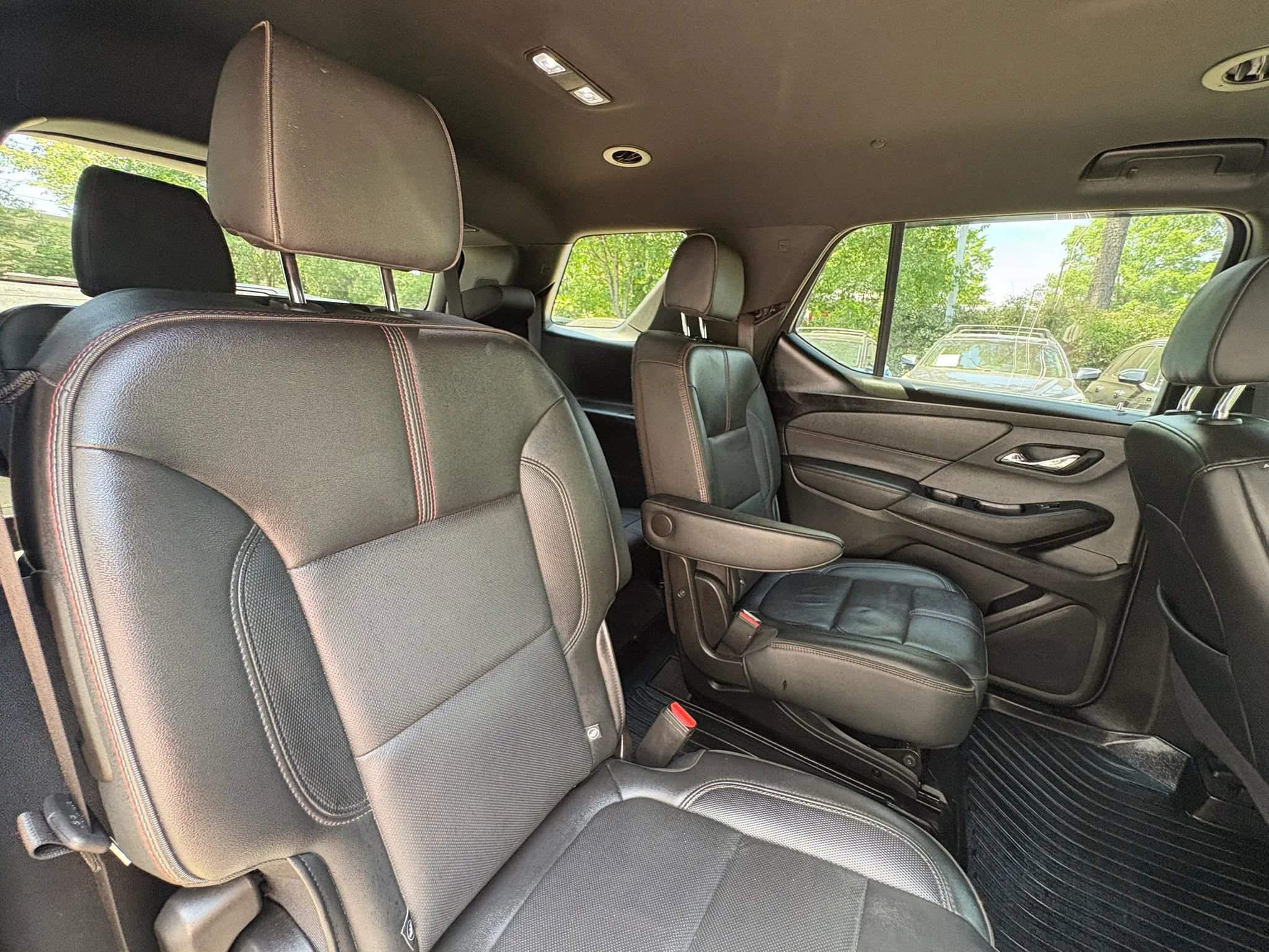 Used 2022 Chevrolet Traverse RS w/ LPO, 'HIT The Road' Package FWD image 15