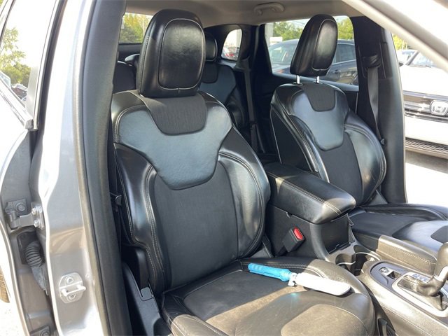 Used 2018 Jeep Cherokee Latitude Plus w/ Comfort/Convenience Group image 24