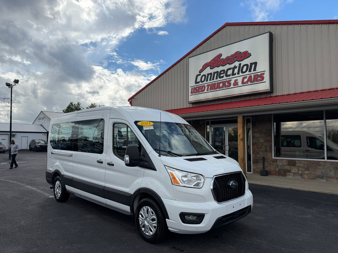 Used 2021 Ford Transit 350 XLT image 2