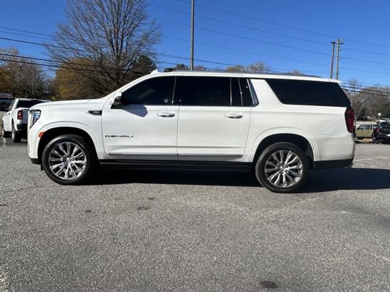 Used 2021 GMC Yukon XL Denali w/ Denali Premium Package image 8