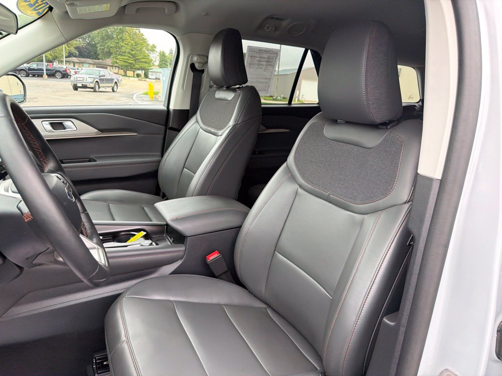 Certified 2025 Ford Explorer Active w/ Active Comfort Package AWD/4WD image 13