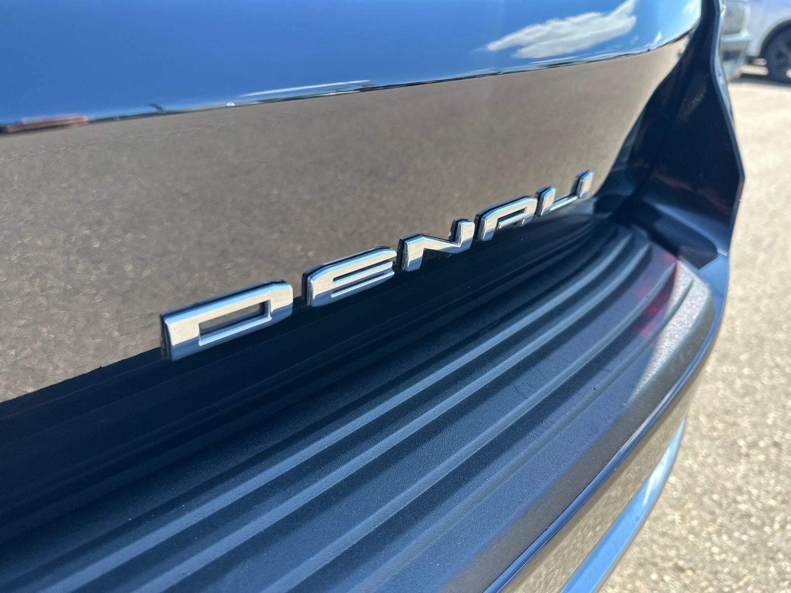 Used 2023 GMC Yukon Denali AWD/4WD image 6