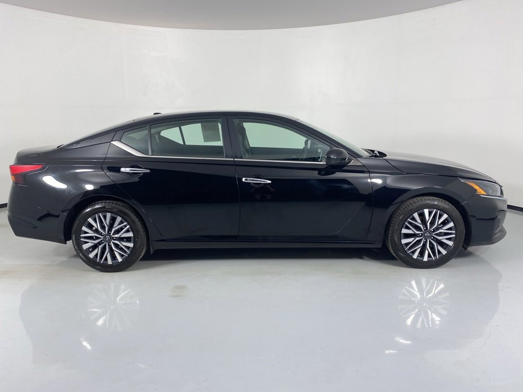 Used 2024 Nissan Altima 2.5 SV image 8