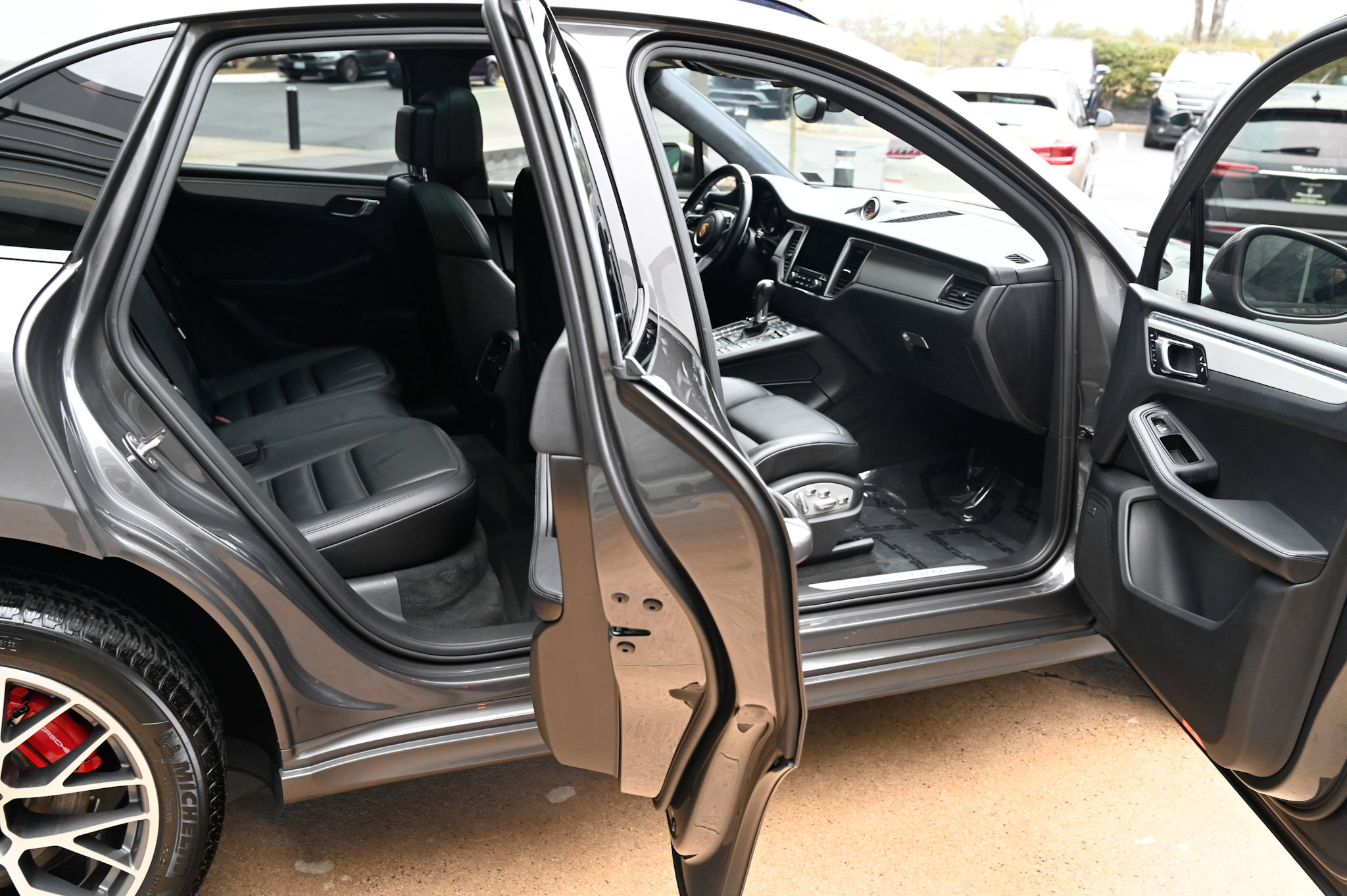 Used 2018 Porsche Macan Turbo image 45