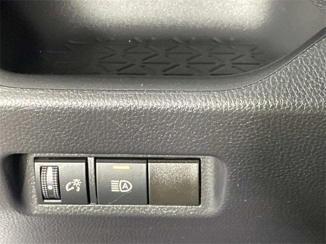 Used 2021 Toyota RAV4 LE image 17