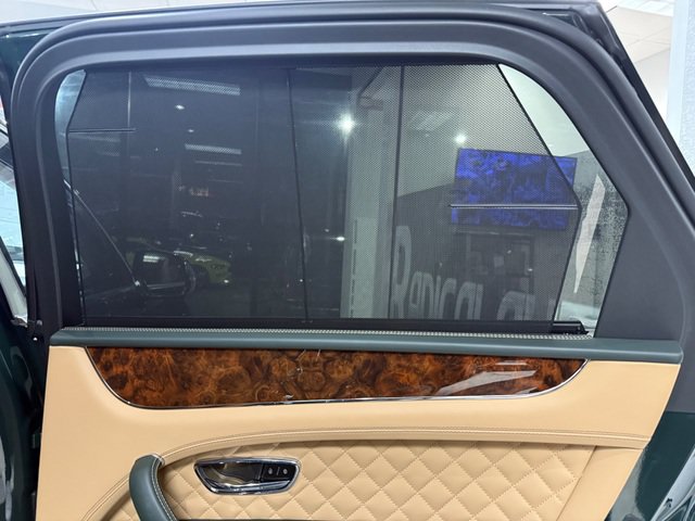 Used 2017 Bentley Bentayga AWD/4WD image 13