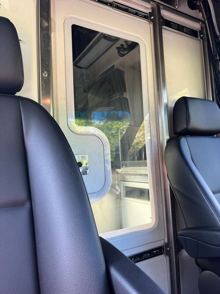 Used 2022 Mercedes-Benz Sprinter 4500 image 19