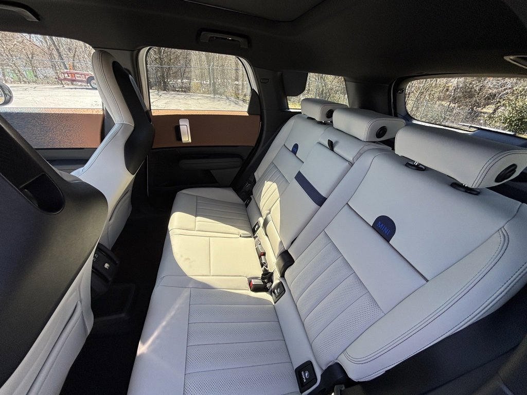 New 2025 MINI Cooper Countryman SE w/ Comfort Package Max image 13