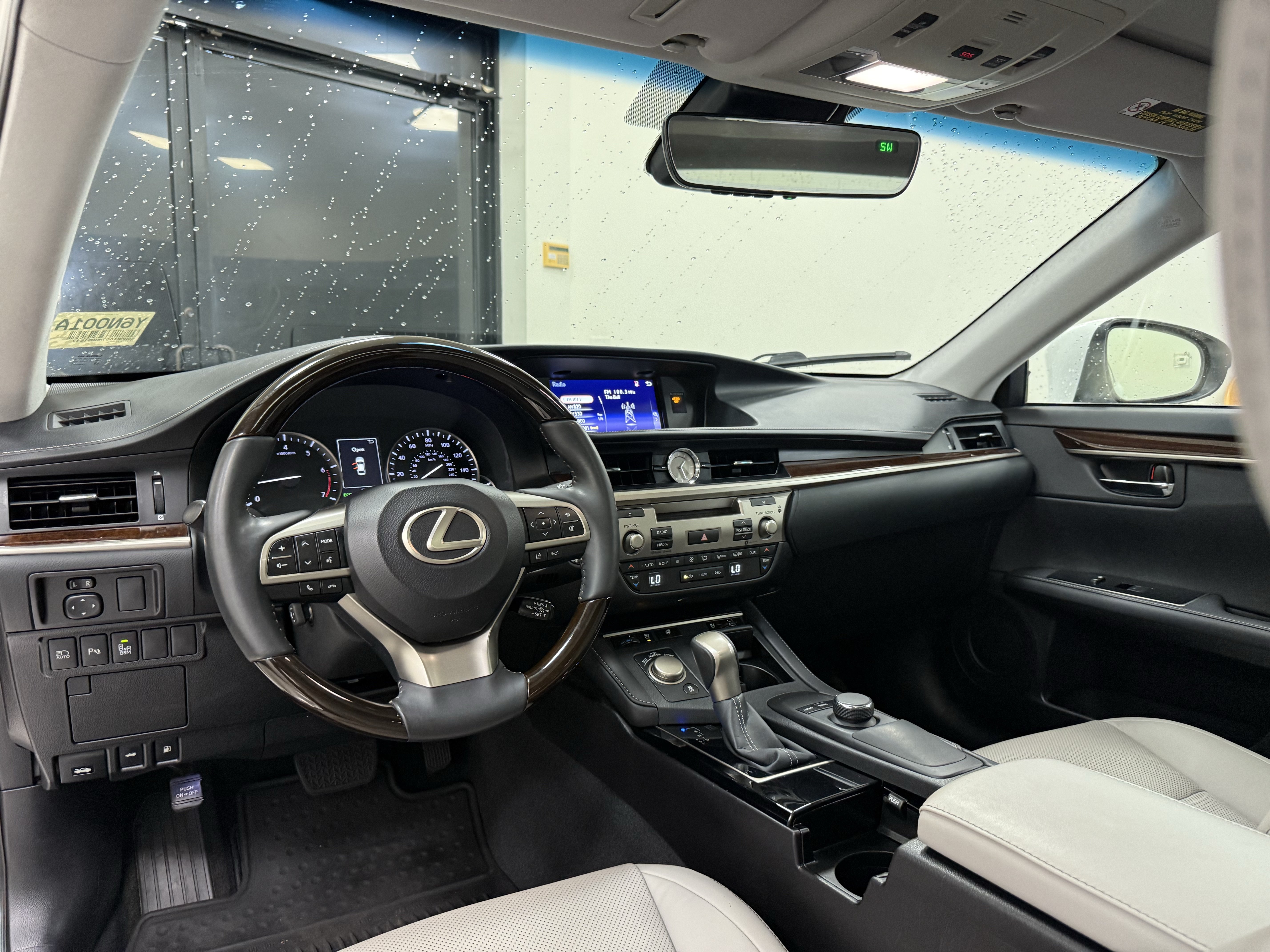 Used 2017 Lexus ES 350 w/ Premium Package FWD image 18