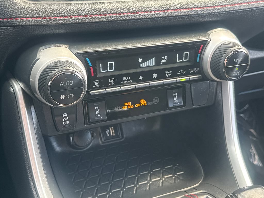 Used 2024 Toyota RAV4 SE w/ Weather & Moonroof Package AWD/4WD image 26