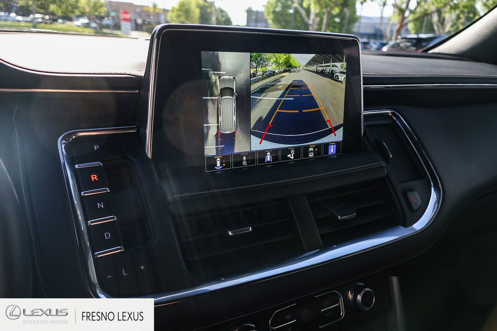 Used 2022 GMC Yukon SLT w/ SLT Premium Package image 25