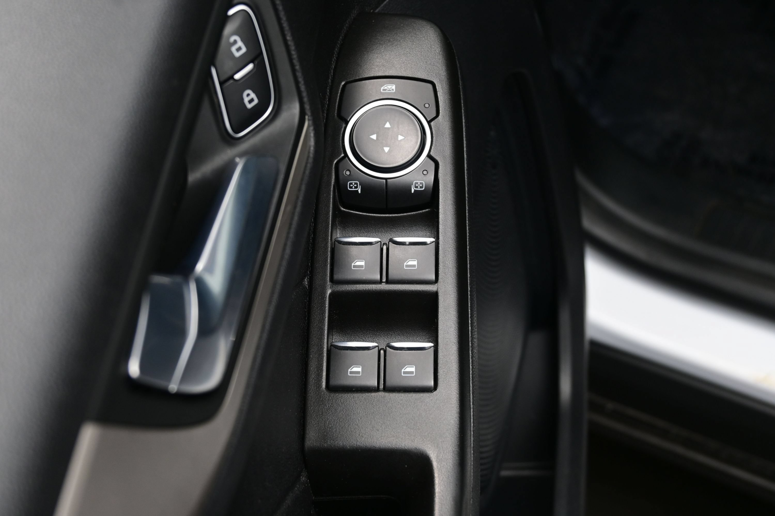 Used 2021 Ford Escape SE w/ Convenience Package FWD image 9